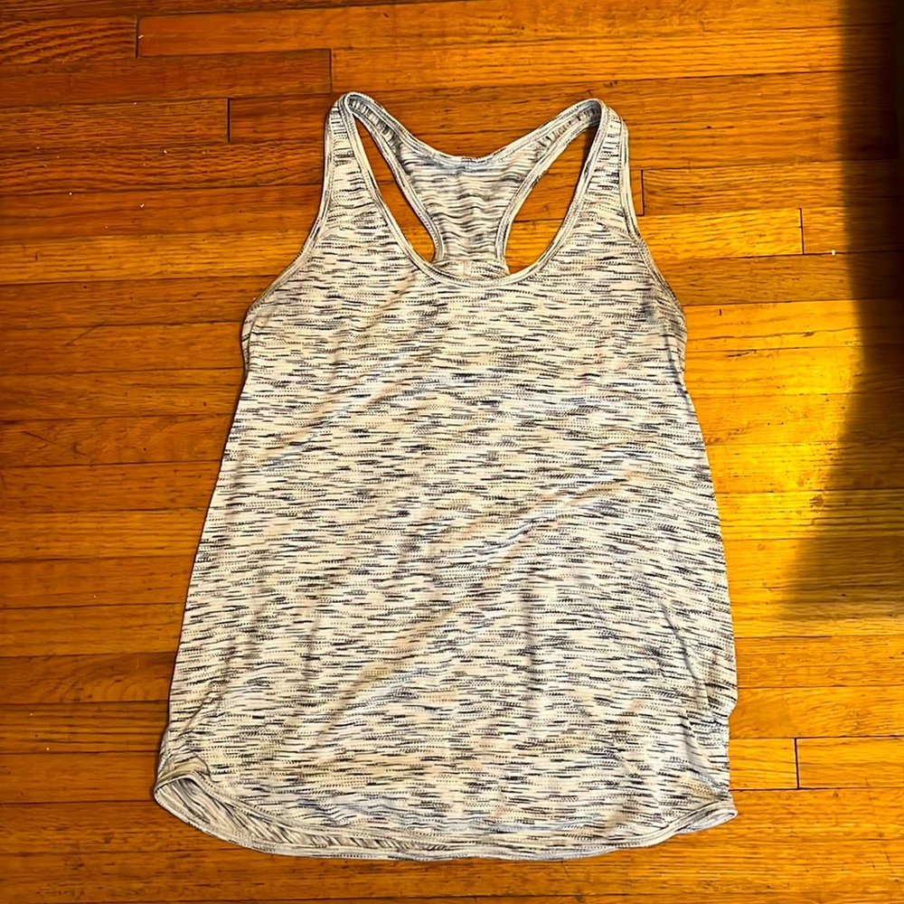 lululemon essential tank, size 6